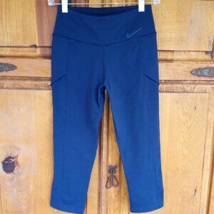 Nike Dri-Fit navy capri work out pants leggings